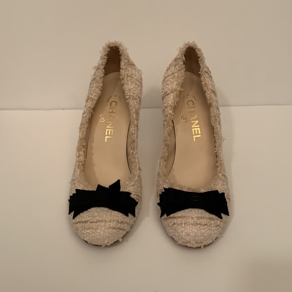 Chanel Boucle Pumps - Size 37.5 - Picture 3 of 8